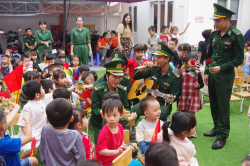 Hình ảnh Giao lưu "Em yêu chú bộ đội" nhân kỷ niệm nagyf thành lập Quân đội nhân dân Việt Nam 22/12/2024