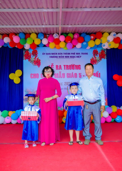 TỔ CHỨC LỄ RA TRƯỜNG CHO TRẺ MẪU GIÁO 5 TUỔI, NĂM HỌC 2024-2025