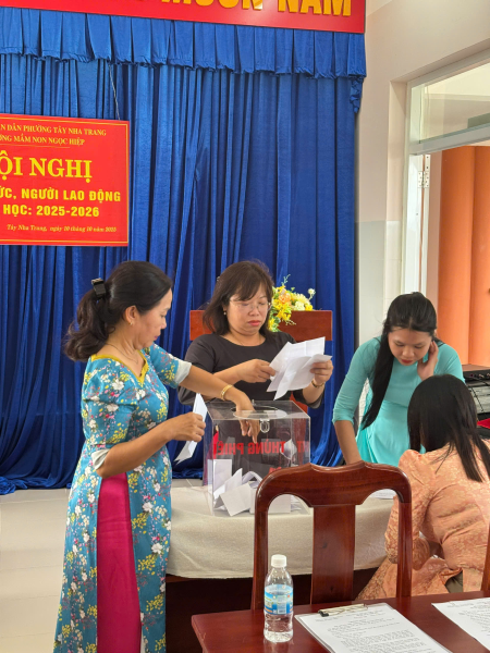TRƯỜNG MẦM NON NGỌC HIỆP TỔ CHỨC HỘI NGHỊ VIÊN CHỨC, NGƯỜI LAO ĐỘNG NĂM HỌC 2025-2026