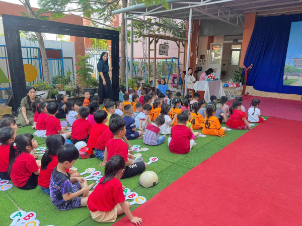 HOẠT ĐỘNG NGOẠI KHÓA CHƯƠNG TRÌNH “TÔI YÊU VIỆT NAM”  CHỦ ĐỀ: “BÉ VỚI AN TOÀN GIAO THÔNG”