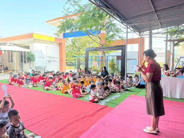 HOẠT ĐỘNG NGOẠI KHÓA CHƯƠNG TRÌNH “TÔI YÊU VIỆT NAM”  CHỦ ĐỀ: “BÉ VỚI AN TOÀN GIAO THÔNG”
